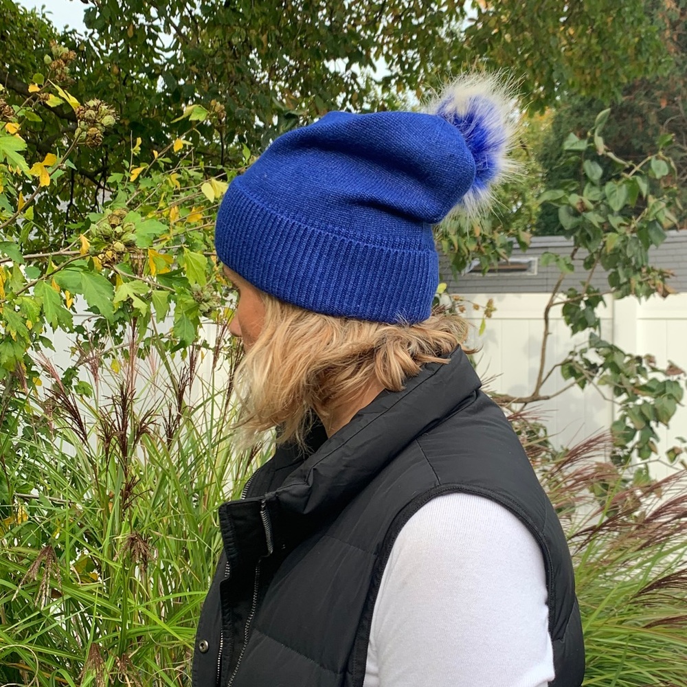 blue beanie!!